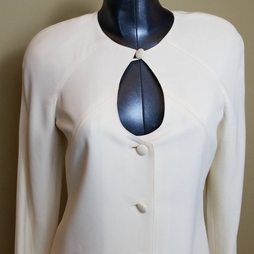 Lagerfeld Runway Off-White Desk to Dinner Suit - Picture 4 of 13